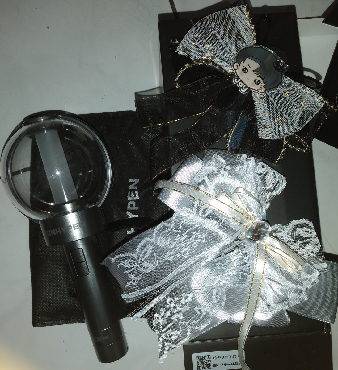 nisypage's tweet photo. wts wts wts

ENHYPEN LIGHTSTICK V1 (ls, strap, pouch, box)

(-) pc ot7 
(+) bonus 2 ribbon ls
baru dipake sekali pas fate+ jkt 

dom banten yashh
375k (include ongkir pulau jawa) https://t.co/4JNSEpUYFr