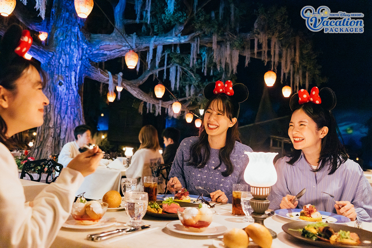 TDR_PR's tweet image. 🎄バケーションパッケージでクリスマス🎄

東京ディズニーランドで新たに始まるパレード「トイズ・ワンダラス・クリスマス！」もショー鑑賞券の対象に♪
憧れのレストランも事前予約をして、大切な方と一緒に心あたたまる素敵なひとときをお過ごしください✨

tokyodisneyresort.jp/fantasy/vp/ind…
