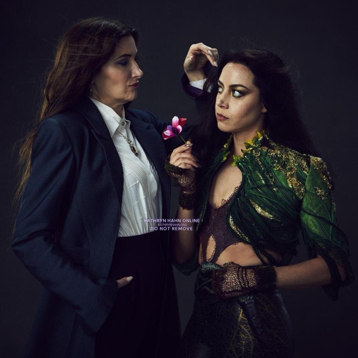 THEYRE SO FUCKING IN LOVE (but also this is clearly foreplay)