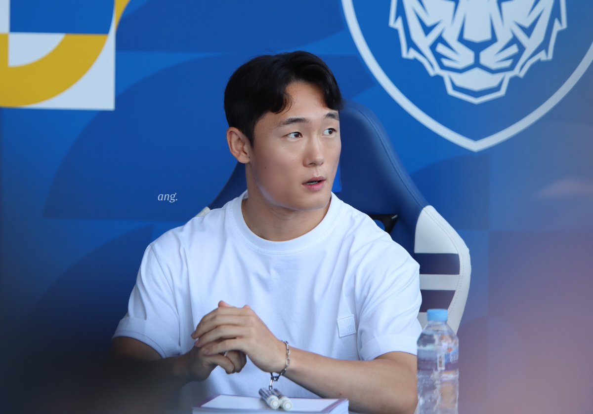 250715
#엄원상

레전드 뒷북 중.......🥹
이제 그라운드 위 사진들만 가득하길,,