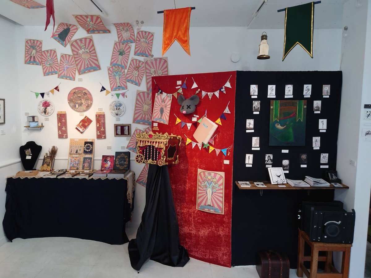 ekakishichimen's tweet image. 2025.9/18(木)

#八人の異形頭
#funfair　9/14〜27まで
12:00〜18:00
最終日17:00まで
今日の画像はこちらです。
参加作家さん✨
#Rco #イグレオン　#おしろ　#我無　#さゆ　#しば　#鉄塊　#村上　
#東京　#谷根千　#ギャラリー　#アート　#異形頭　#千駄木