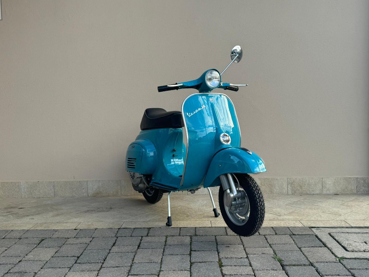 Una Vespa è tornata alla vita.