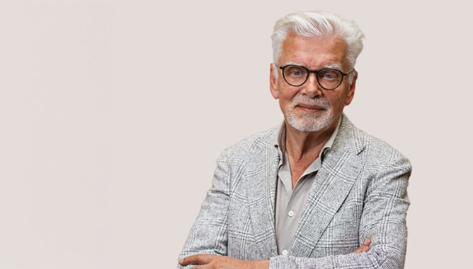 Jan Slagter: ‘Als het aan mij ligt gaat dat niet gebeuren. Die aanpak dient geen doel, ik laat me niet opeten’, zegt hij. Daarom zal hij zich niet aansluiten bij een van de fusieomroepen. Dat zou volgens hem het einde van MAX betekenen. spreekbuis.nl/jan-slagter-om…
#OmroepMAX