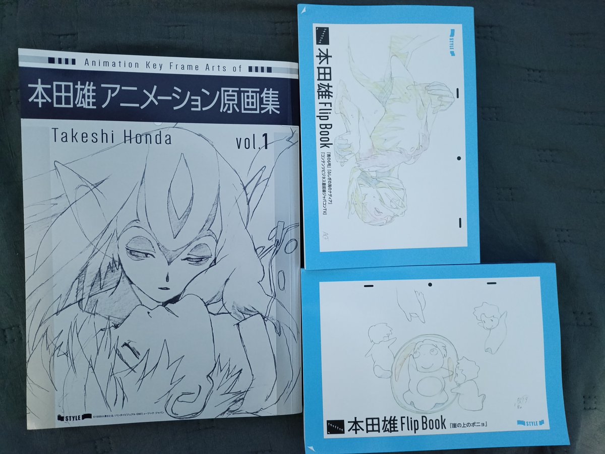 He comprado el Animation Key Frame Arts of Takeshi Honda e incluyeron dos Flip Books
Es realmente bueno, Takeshi Honda es sumamente talentoso y este es uno de los pocos artbooks en los que se puede apreciar su habilidad como foco central (También recomiendo el de Evangelion Q)