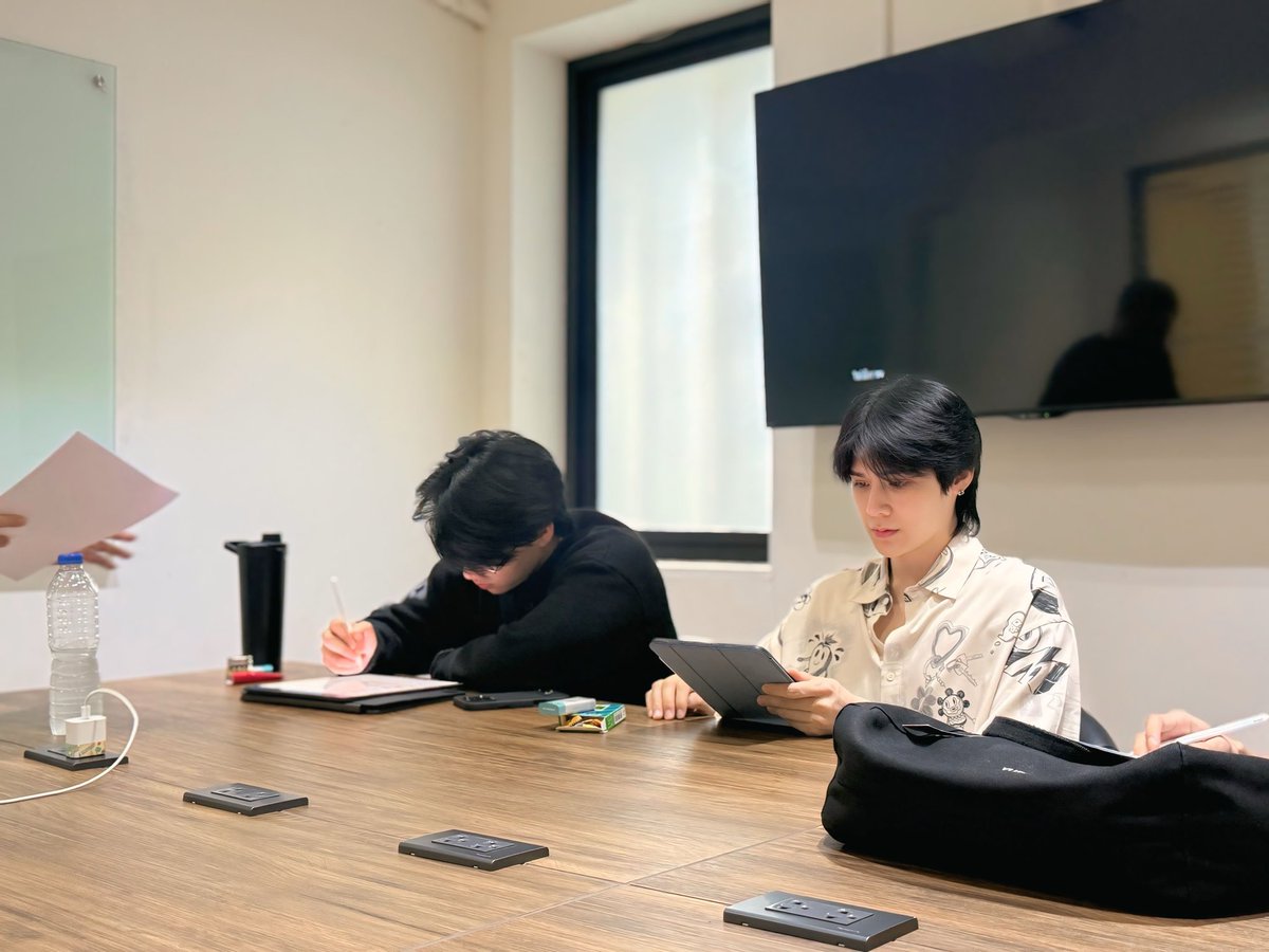 Read through อ่านบทละน๊า ❤️

ตั้งใจเวอร์ 😆

#ComeFortZon #BabyFeat
#Peatwasu #CaptainPeat