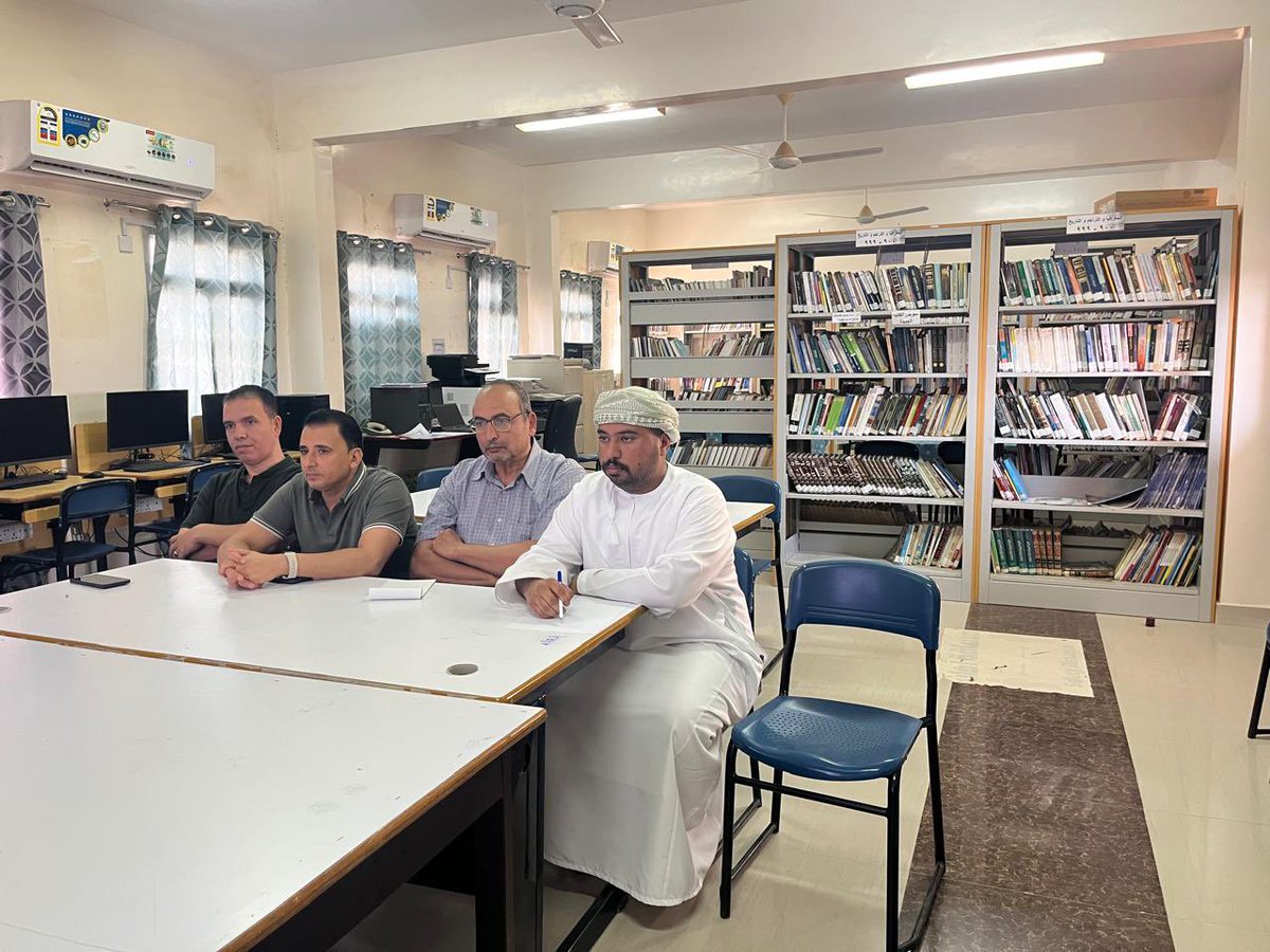 EduGovWst9101's tweet image. #وزارة_التربية_والتعليم 
#فعاليات_تعليمية_الوسطى_ومدارسها 
#تعلم_مستدام 
#مدرسة_الوسطى
زيارة الفاضل/ علي بن خليفة البوسعيدي مساعد مدير دائرة التوجيه المهني والإرشاد، للتعريف بجائزة أوميفكو للإبداع المدرسي، والاجتماع مع الفريق المدرسي.