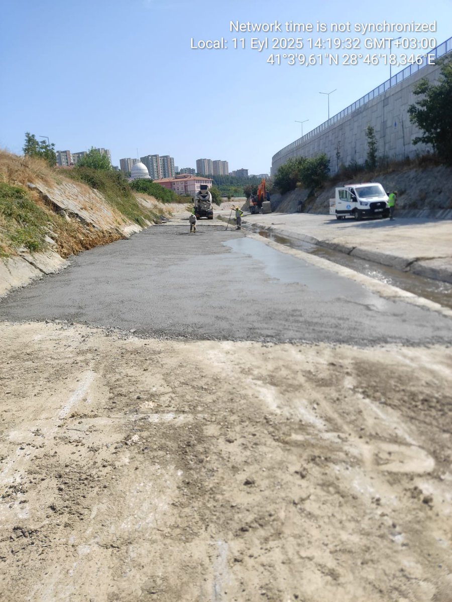 Kanalizasyon Dairemizce muhtelif derelerde dere tabanı temizlik ve düzenleme çalışmalarımız devam ediyor. Bu şekilde kokunun önlenmesi ve vektörlerle mücadeleye de katkı yapmış oluyoruz.