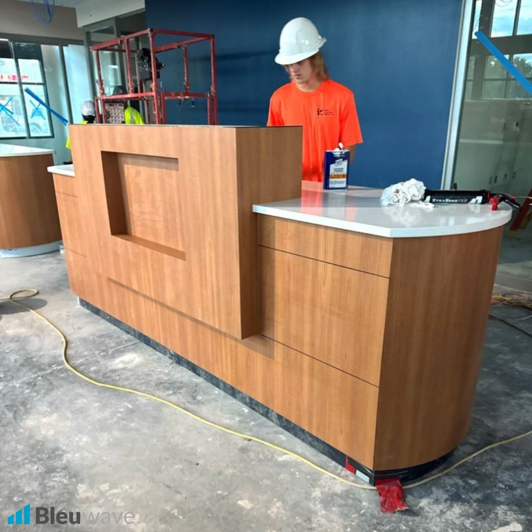 BleuwaveGC's tweet image. Interior work moves ahead at America First Credit Union – Queen Creek.
📸The crew sets the glazing inside, clear and strong.

SAFIRST
Studio 333 Architects

#creditunions #commercialconstruction #bankconstruction