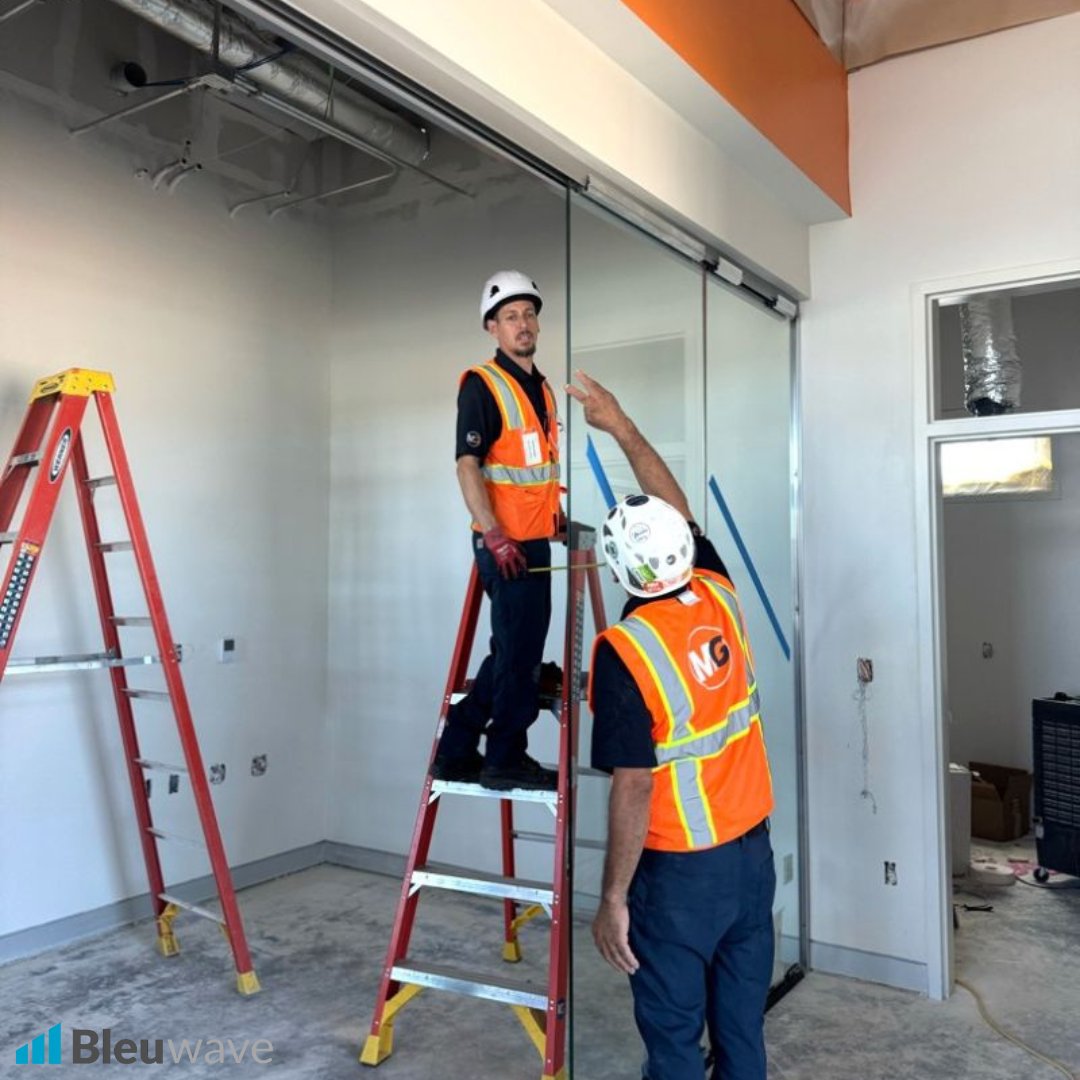BleuwaveGC's tweet image. Interior work moves ahead at America First Credit Union – Queen Creek.
📸The crew sets the glazing inside, clear and strong.

SAFIRST
Studio 333 Architects

#creditunions #commercialconstruction #bankconstruction