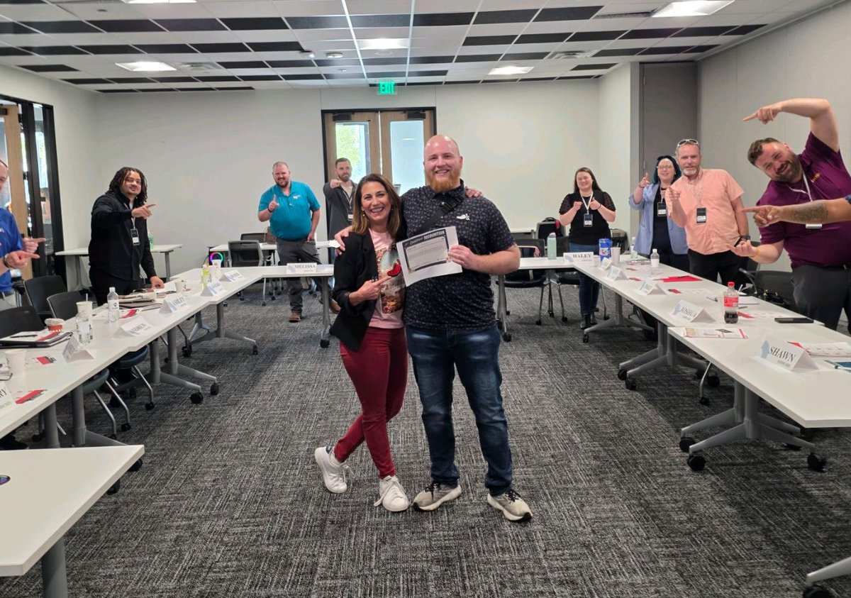 twchilihead's tweet photo. California Love πΆοΈπ₯° Recognition and time with the COO, VPO, and PWP! #Priceless #ChilisElevate #ChilisEmerge #ChilisLove https://t.co/WC5WyZKYC0