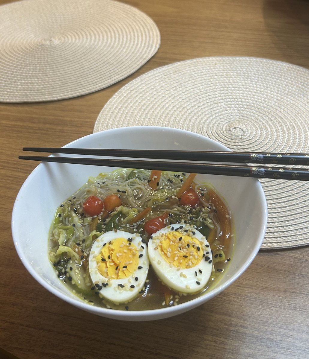 Quantas calorias vocês acham que tem?? O macarrão é de arroz