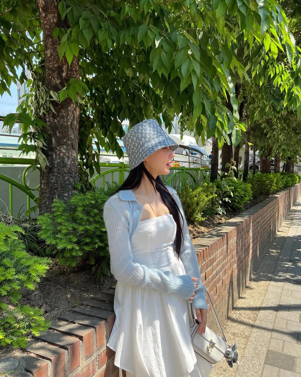 Larasmira Widyaseno. 📍Paris tweet media