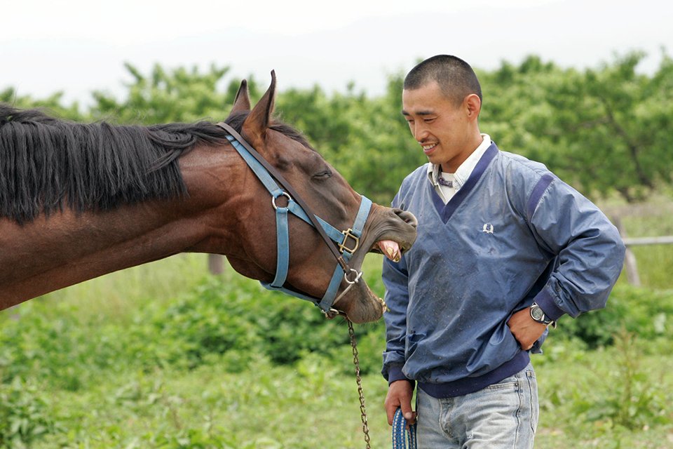 マルカンラニの馬主斉藤勘介さん。20年ほど前に福島県・桑折の牧場にお