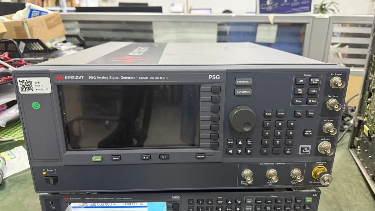 ZoeyZhou2022's tweet image. Keysight E8257D opt1E1 1EU 540
This device was manufactured in 2023 😁 
#Keysight #SignalGenerator