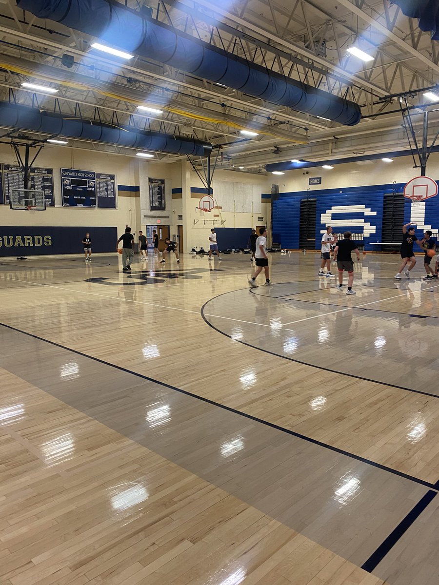 Sunvalleybbasketball (@svbbball17) on Twitter photo Packed gym tonight . 56 days until Day 1 <a href="/SunValleyHS/">Sun Valley HS</a> <a href="/PennDelco/">Penn-Delco SD</a> <a href="/NorthleySports/">Northley Athletics</a> <a href="/svvanguards/">Sun Valley Athletics</a> Packed gym tonight . 56 days until Day 1 <a href="/SunValleyHS/">Sun Valley HS</a> <a href="/PennDelco/">Penn-Delco SD</a> <a href="/NorthleySports/">Northley Athletics</a> <a href="/svvanguards/">Sun Valley Athletics</a>