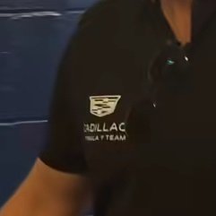 naadiperlec's tweet photo. YA CON LA CAMISETA DE CADILLAC!!!! LET'S FUCKING GOOOO!!!! 😭🩷 https://t.co/oMmFFpSIGt