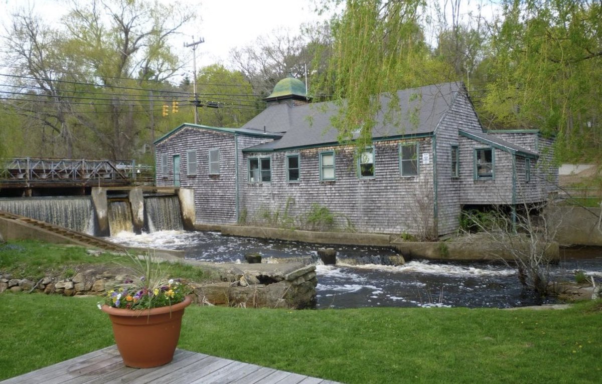PlymouthCoach's tweet image. WEDDING- Our Limo Bus was chosen to transport this Wedding Party from Plymouth’s Fairfield Inn &amp;amp; Suites to Kingston’s Jones River Trading Post for the Ceremony and Reception. Congratulations!  #southshoreslimoservice #specialoccasionlimo #arrivetogether   plymouthcoach.com