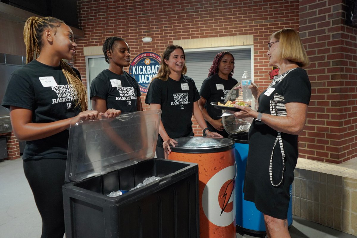 𝗙𝗶𝗿𝘀𝘁 𝗔𝗻𝗻𝘂𝗮𝗹 𝗠𝗲𝗲𝘁 𝗧𝗵𝗲 𝗕𝗲𝗮𝗿𝘀 𝗗𝗶𝗻𝗻𝗲𝗿!🐻

Thank you to all our amazing alumni &amp; supporters for coming out! Go Bears!