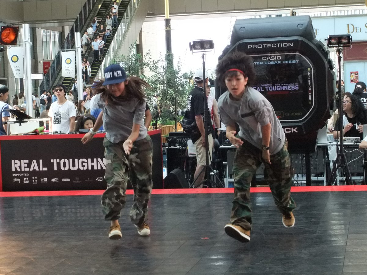 "スウパ３"で活躍してた"OSAKA Ojo Gang"のキョウカちゃん。
前にプロフィール調べた時にTEAM G-SHOCKのプロジェクトメンバーだと知って「絶対前に見たことある!」って思って探したら画像あったー😆✨
RUSH BALL(KYOKA・MAiKA)
昔からかっこ良かったなー✨
また生で見てみたいよー‼️☺️