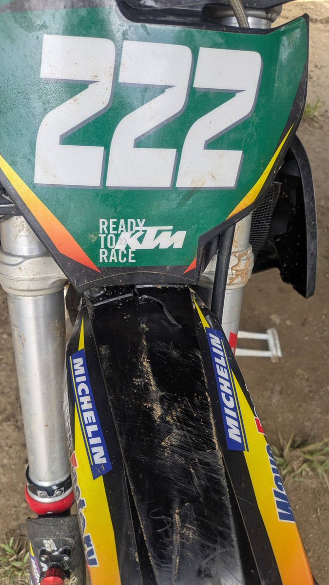 Wave_Factory's tweet image. #関東モトクロス選手権
MX408

#222　コーキ
KTM65SX

ランキング1位で迎えた
茨城大会
前日から体調不良との報告…💧

ココでポイント落とすのは痛いところ
仕方なく完走目的に作戦変更でケガ無くポイント加算に成功。

あと少し！
チャンピオン目指して頑張れChampion🏆

#WaveFactory
#KTM川崎中央