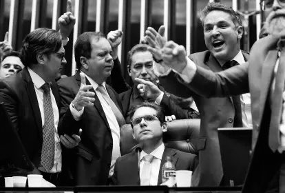 pedrorousseff's tweet photo. 🚨URGENTE! Hugo Motta TRAIU o Brasil e a Câmara dos Deputados ACABOU de APROVAR a URGÊNCIA DA ANISTIA!

- Tudo com OBJETIVO de LIVRAR o Bolsonaro e a TURMA GOLPISTA! É MOBILIZAÇÃO NACIONAL! SEM ANISTIA!!! 🇧🇷🔥💪 https://t.co/0wSAOSKPID