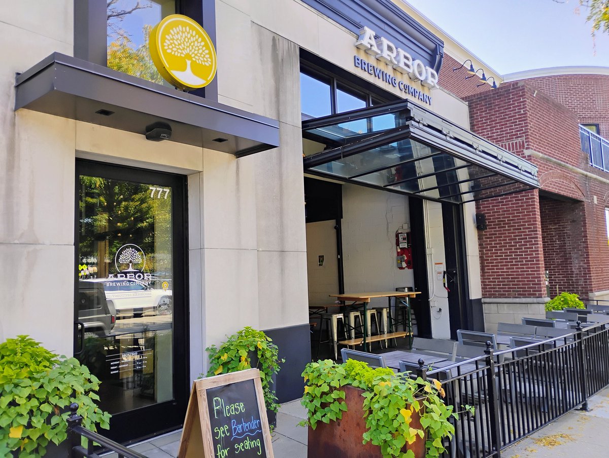 BeerSnobSean's tweet image. After work on Tuesday, a well deserved couplabeers @ArborBrewingCo Plymouth, MI taproom. &quot;Red Snapper Roasted Pale Ale&quot;, &quot;Wall of Saaz&quot; Czech Pale. My 43rd &amp;amp; 44 beers from this great brewery. That dimpled mug makes another appearance #properglassware #glaswareGOAT #beer #bier