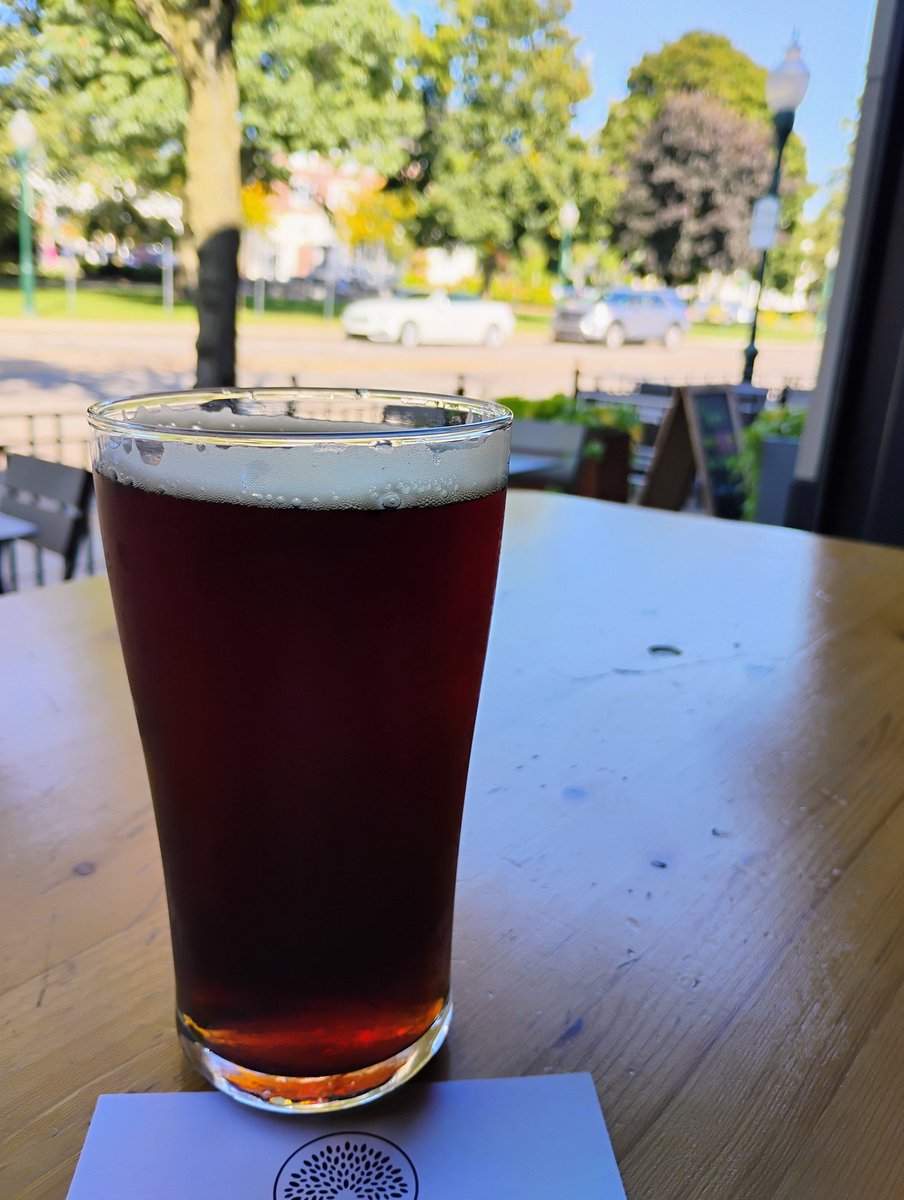 BeerSnobSean's tweet image. After work on Tuesday, a well deserved couplabeers @ArborBrewingCo Plymouth, MI taproom. &quot;Red Snapper Roasted Pale Ale&quot;, &quot;Wall of Saaz&quot; Czech Pale. My 43rd &amp;amp; 44 beers from this great brewery. That dimpled mug makes another appearance #properglassware #glaswareGOAT #beer #bier