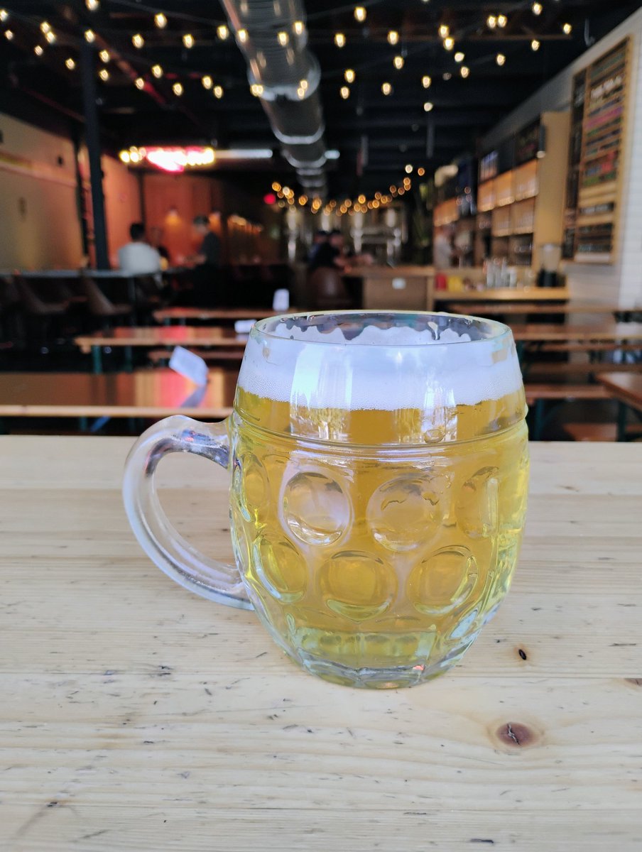 BeerSnobSean's tweet image. After work on Tuesday, a well deserved couplabeers @ArborBrewingCo Plymouth, MI taproom. &quot;Red Snapper Roasted Pale Ale&quot;, &quot;Wall of Saaz&quot; Czech Pale. My 43rd &amp;amp; 44 beers from this great brewery. That dimpled mug makes another appearance #properglassware #glaswareGOAT #beer #bier
