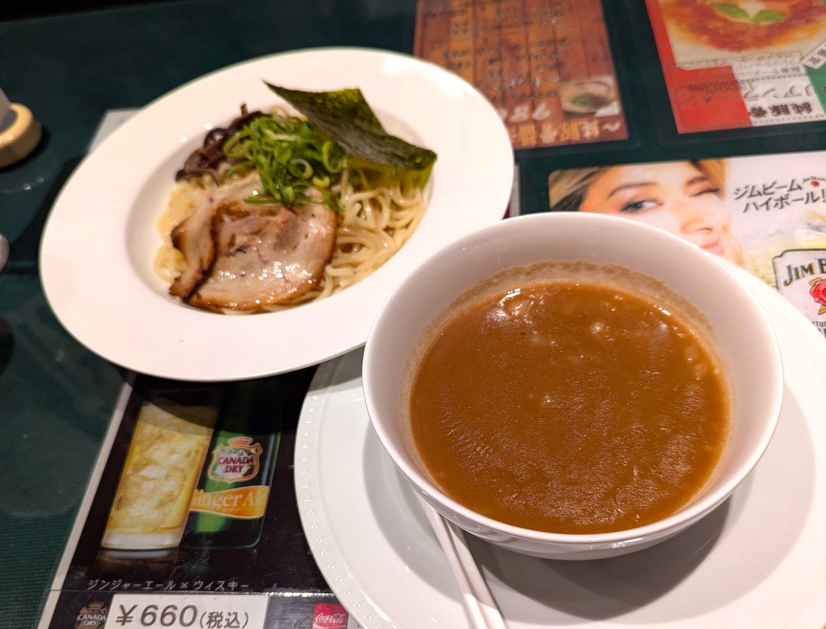 Drkei_japan's tweet photo. #超濃厚豚骨醤油つけめん!
これ、食べた瞬間、「うわ、#無鉄砲 のあの超濃厚豚骨つけ麺に似てる!!」って思ったんです。あの無鉄砲の超濃厚スープに近いド・豚骨スープでした! #fabene #ファベーネ https://t.co/o3kjLUD9td