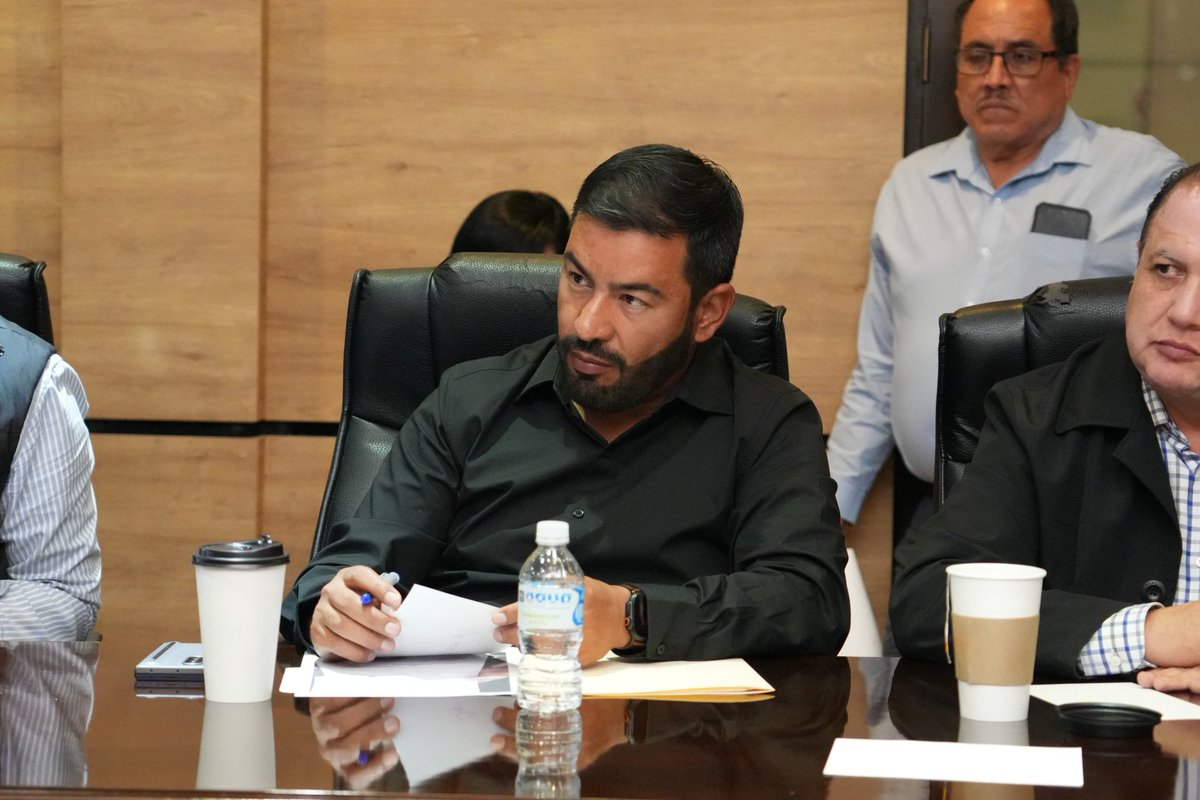 El mezcal 🥃 es orgullo de nuestra tierra y patrimonio de Durango.

Por eso, desde el Pleno impulsamos una reforma justa para proteger a nuestras productoras y productores, reconociendo todo su esfuerzo.

En la Comisión de Hacienda, Presupuesto y Cuenta Pública dictaminamos la