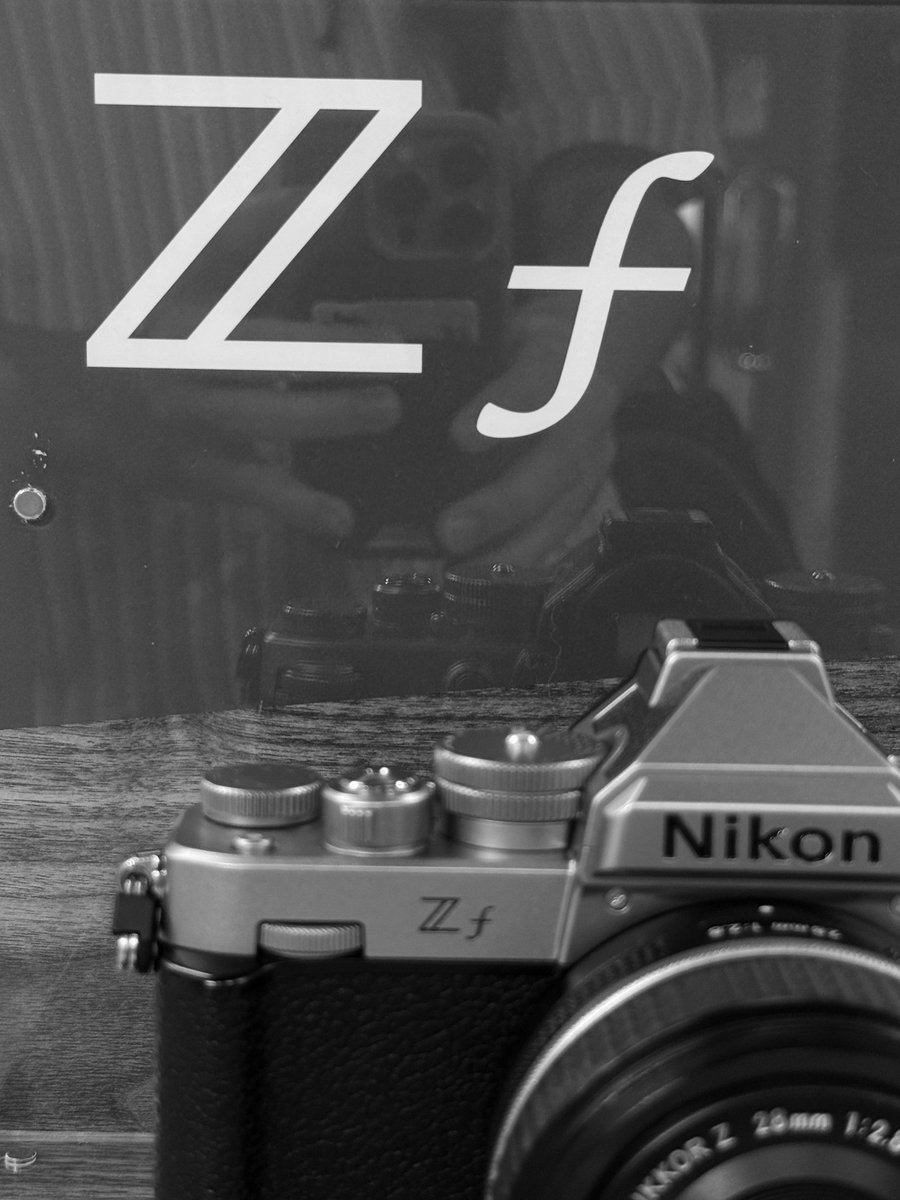 feignantise_jp's tweet photo. Z7iiのついでに触ってきましたー
液晶裏の質感がフィルム感あって好き https://t.co/srgnBwXnEE
