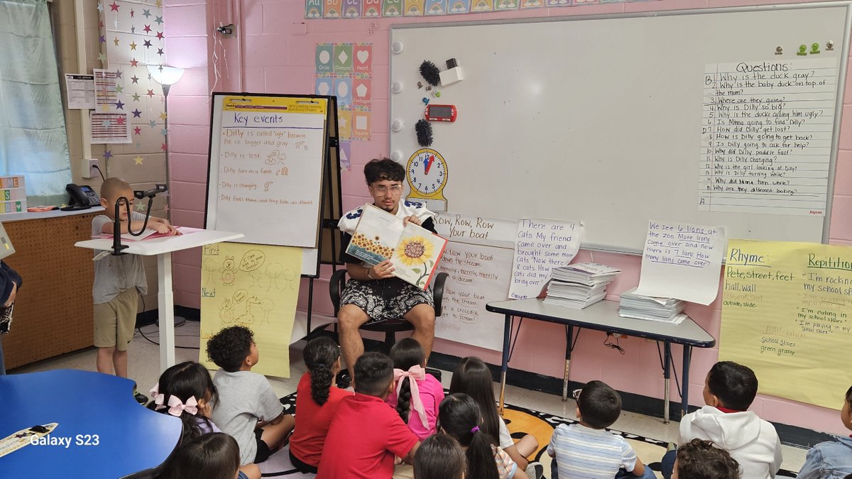 Coach_POrtega's tweet photo. Our @EISDMemorialHS @EISDofSA #MinuteMENread football players paid a visit to @LBJelem for some early morning reading! We had a blast. SR-Sergio Reyes, Soph- Mario Rubio, Jr- Joseph Tolbert all had a chance to meet with the lil' ones. Our EISD kids are the best! #PlayToWIN https://t.co/s10qtY6zLp