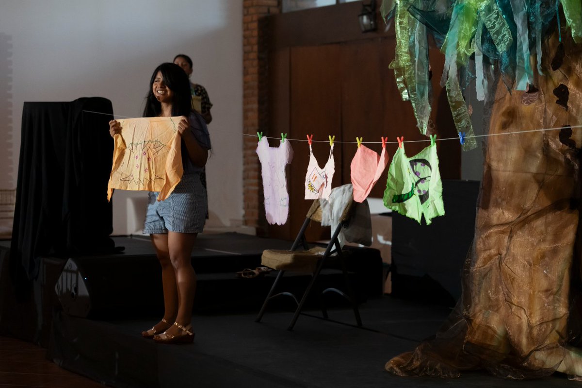 UNFPAElSalvador's tweet photo. Cuando el arte se convierte en voz, las niñas y adolescentes encuentran caminos para sanar, expresarse y decir ¡basta!

🎭 Crear también permite construir espacios seguros.
Conoce más ingresando a https://t.co/EZPSNPSit7

#ElArteTransforma https://t.co/84teedPgTz