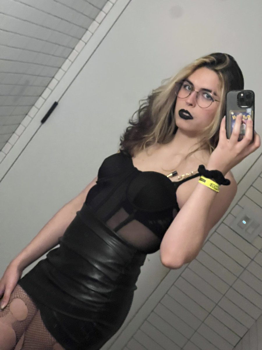 Rustythy's tweet image. omg hi *smooches you with mind*