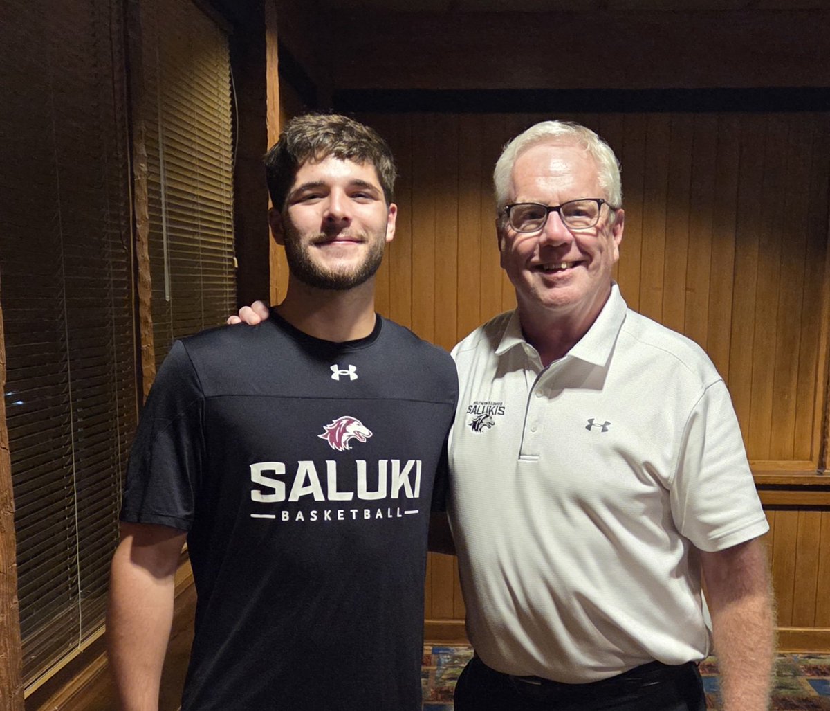 Mike Reis (@mikereissiu) on Twitter photo Great time at Giant City Lodge Tuesday night w/ 7 <a href="/SIU_Basketball/">Saluki Basketball</a> players, 3 coaches, AD Tim Leonard, his wife Monica & Kat Martin. Saluki fan/donor Todd Given won the dinner. I was very happy he invited me to tag along with he, Brian Baggett, & Mark Bradley. Really great people! Great time at Giant City Lodge Tuesday night w/ 7 <a href="/SIU_Basketball/">Saluki Basketball</a> players, 3 coaches, AD Tim Leonard, his wife Monica & Kat Martin. Saluki fan/donor Todd Given won the dinner. I was very happy he invited me to tag along with he, Brian Baggett, & Mark Bradley. Really great people!