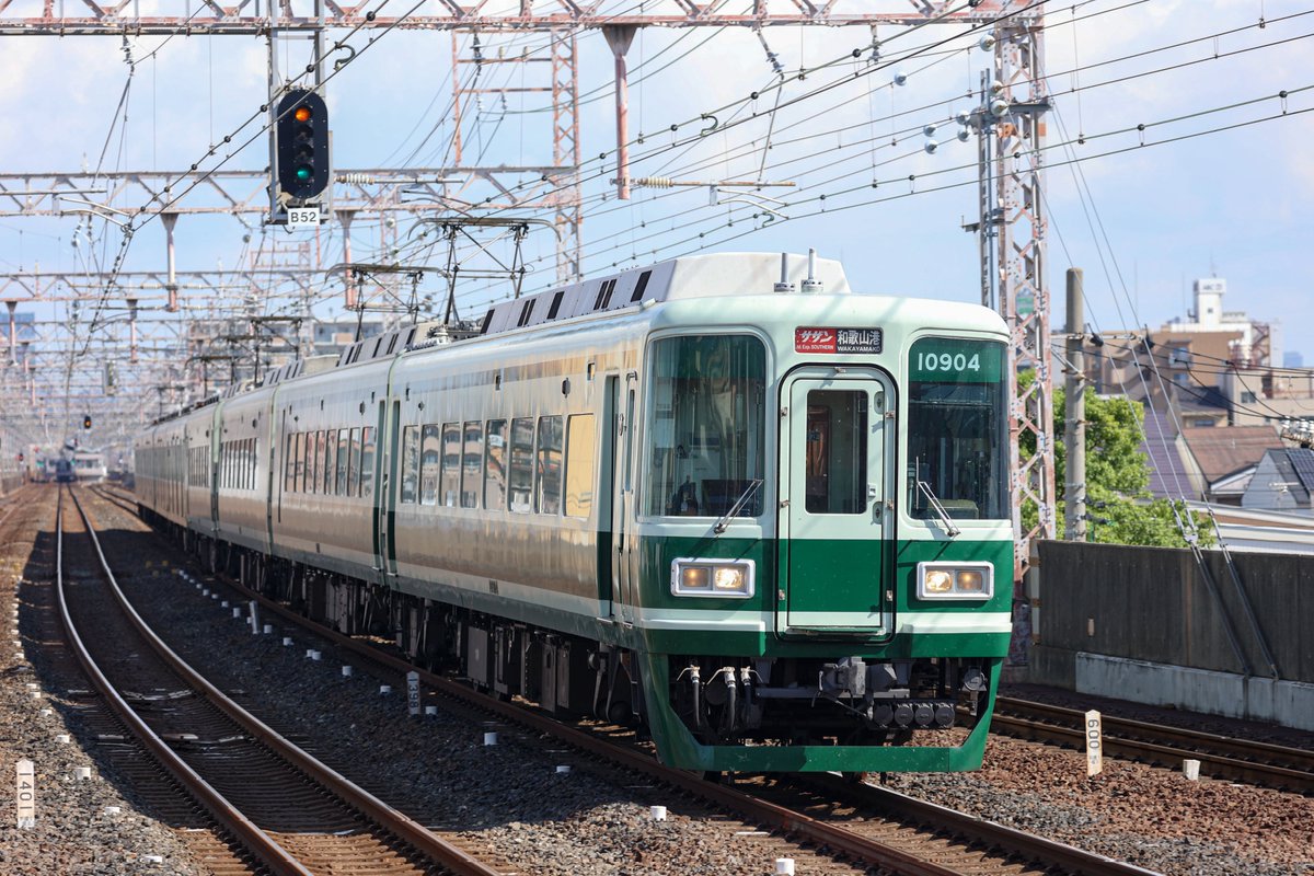 南海 特急サザン 
旧塗装復刻コンビ
7169F+10004F
なんば 行き
折り返し 和歌山港 行き

#南海 #特急 #サザン