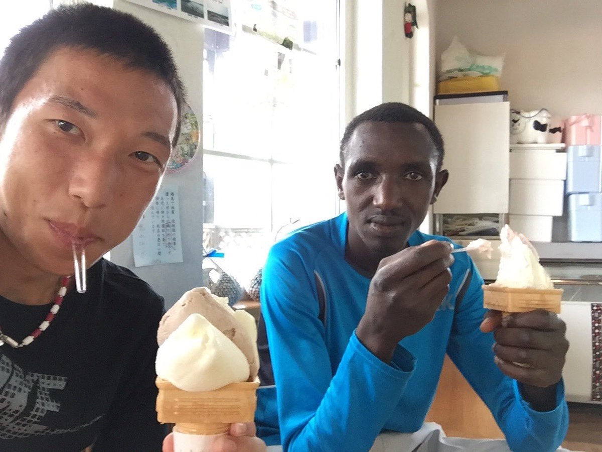 O_K_RUN's tweet photo. 大学時代に来日したてのヴィンセントが合宿参加して、時計交換して一緒にアイス食べに行ったの思い出した笑笑
気づいたらケニア代表になってた。🇰🇪 https://t.co/ppQOvshqRz