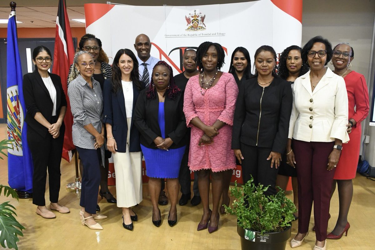 solpurita's tweet photo. Empowering youth-centered justice! 💪⚖️
Delivered training at the Workshop on Gender-Sensitive Youth Diversion &amp; Integration in #TrinidadAndTobago 🇹🇹 https://t.co/isVJj6Di6m