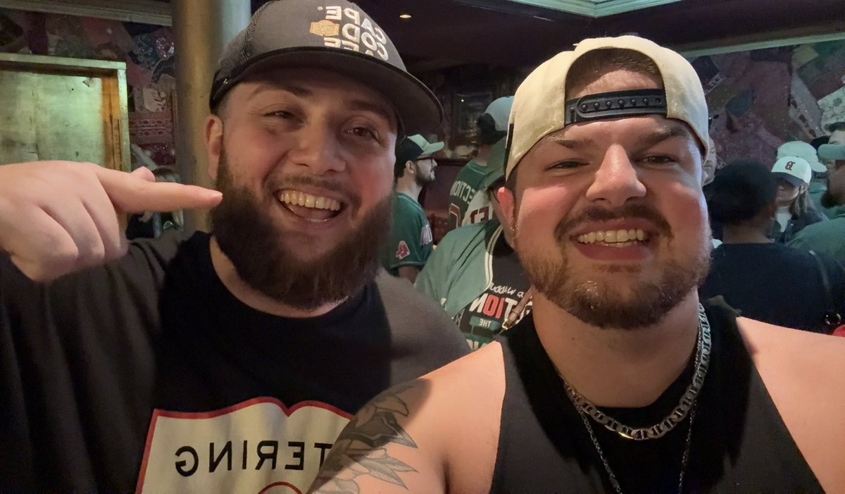 tleopizzo11's tweet image. Meant a ton of GOATS tonight at @Section10Pod Night and chopped it up again with a few more again 🙌🏻 #SuckOne