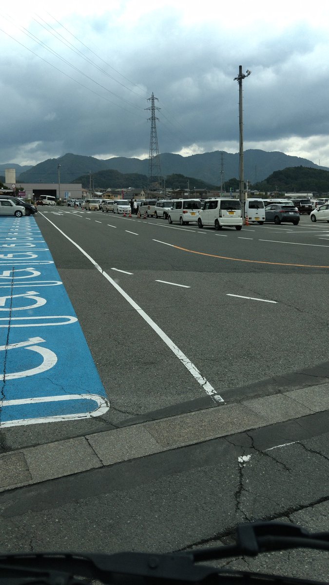 こんにちわ🌞ローソンの昼ご飯です🍙…今にも雨降りそう☔