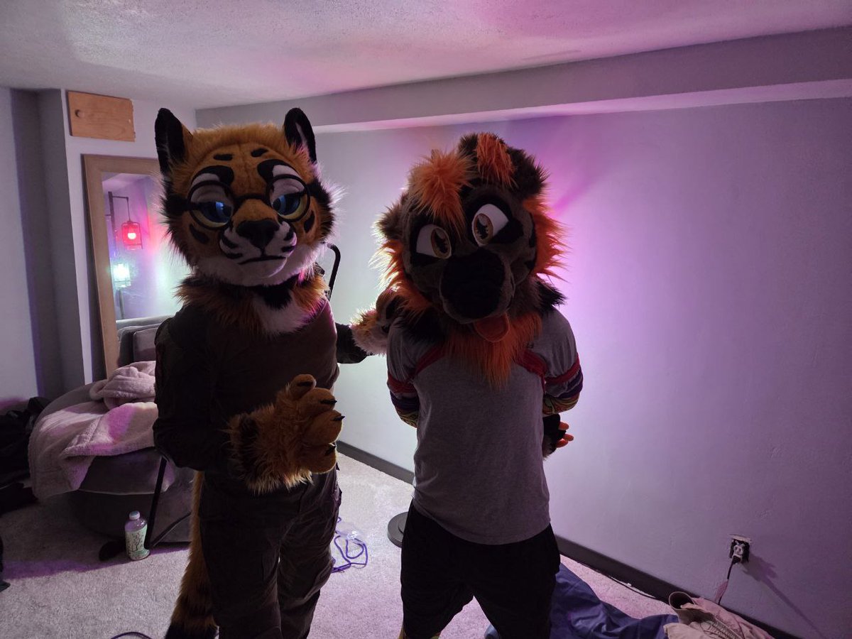 It seems <a href="/NikkoTheMutt/">Nikko</a> has wandered into my claws. When meeting bats, remember to use firm knots so they don't fly away.