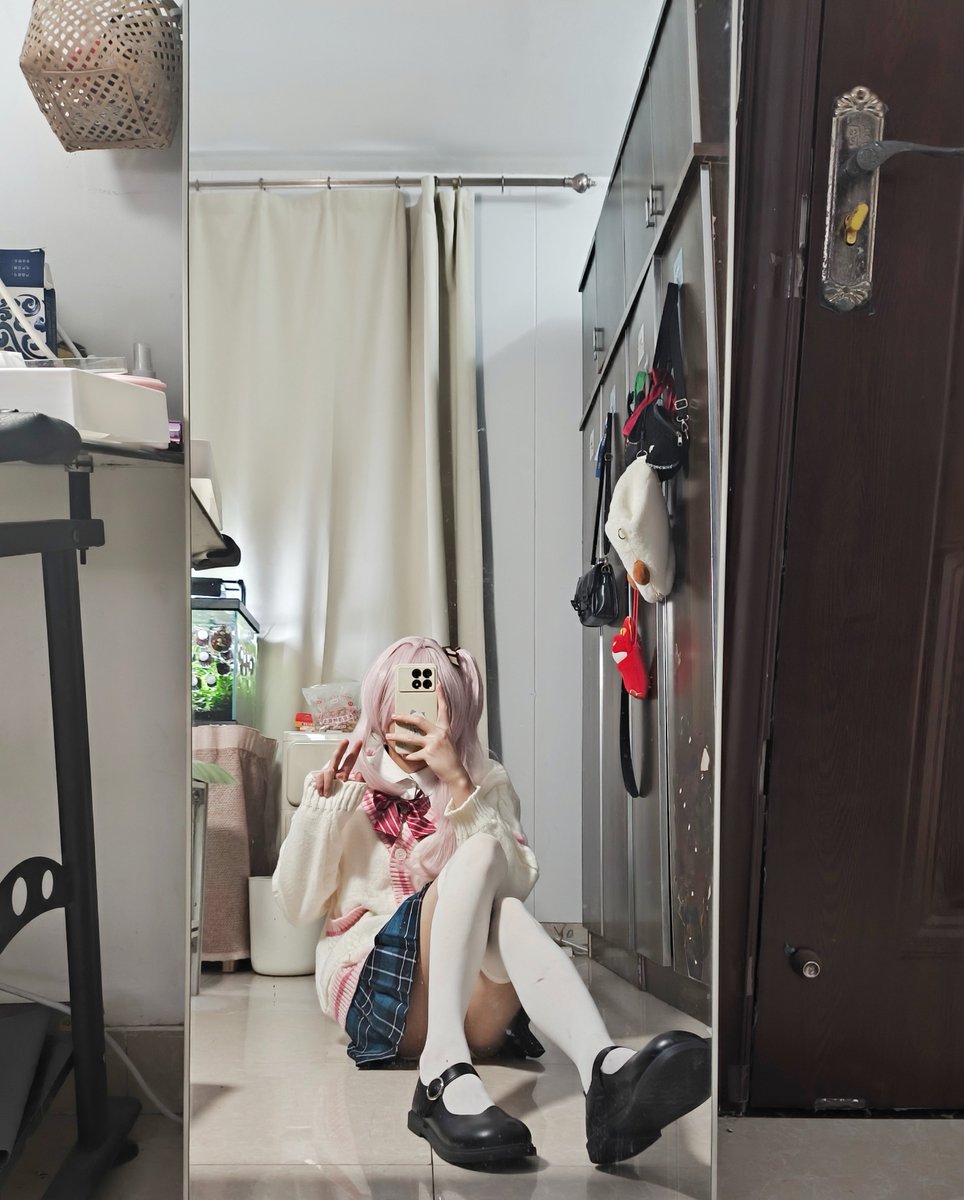 wsng12094's tweet image. 好久没锻炼了，做这个姿势拍照浑身酸痛……南无三，何等程度的似宅（悲）
#prsk_cos  #mzk #伪娘