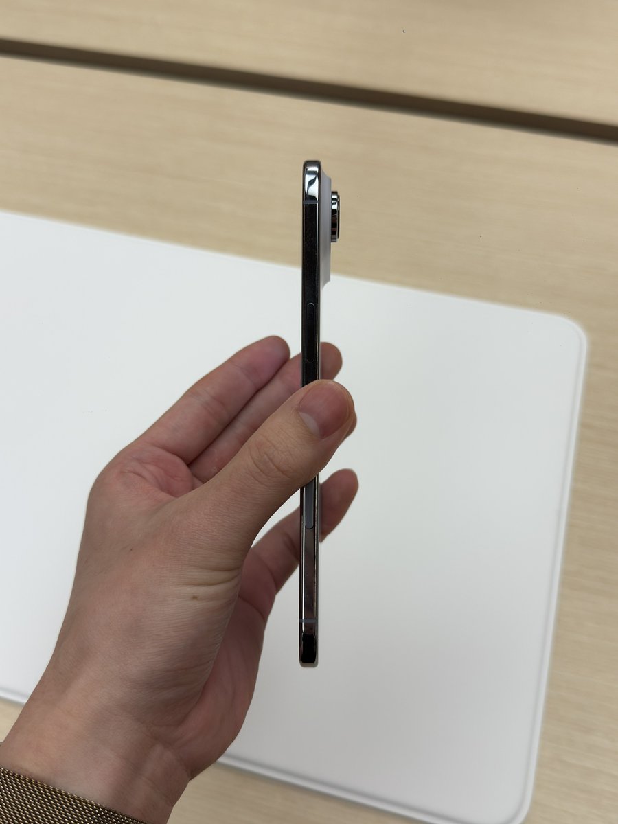 Omggggg iPhone Air สวยมากกกกกกกกจริง
ฟีลลิ่งการถือดีมากกกกกก เบา บางสุด ๆ 🥹