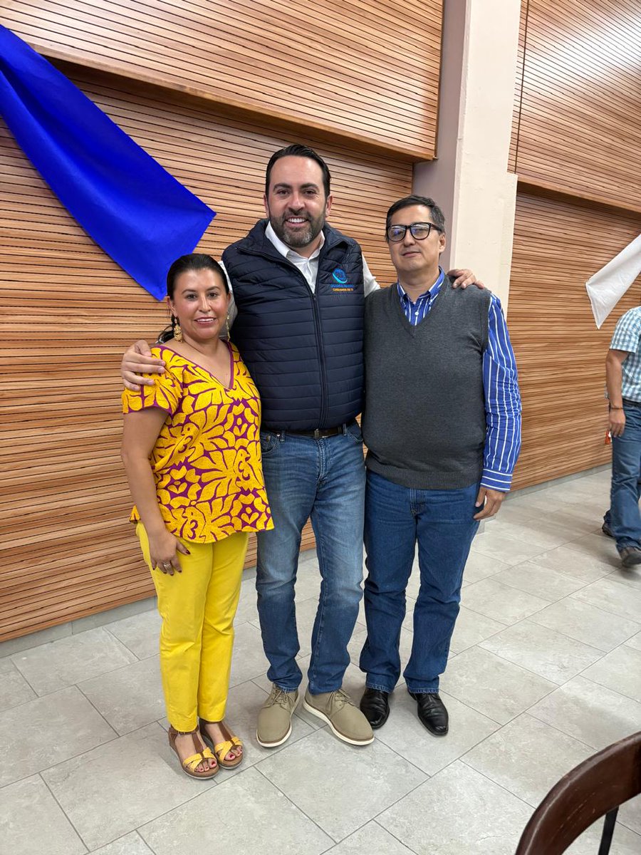 cdmgto's tweet photo. Nos reunimos con nuestro Presidente estatal Aldo Márquez rumbo a las Asambleas Municipales del próximo 21 de Septiembre.

En Guanajuato Capital estamos listos para recibir a nuestros militantes de Acción Nacional.

#CuidamosDeTi
#CDMGto https://t.co/QkuQ3tuS7r