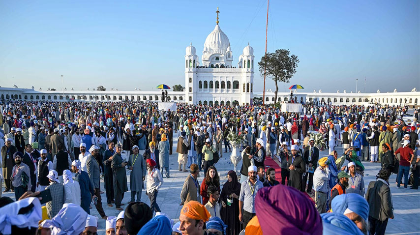 RadioPakistan's tweet photo. #Sikh community has urged #Modi government of #India to lift ban on #Yatrees travelling to #Pakistan to visit Darbar Sahib Baba Guru Nanak Dev JI at #kartarpur
@ForeignOfficePk #RadioPakistan #News
https://t.co/vhU3VNjQAo https://t.co/YY5z3bcsXn