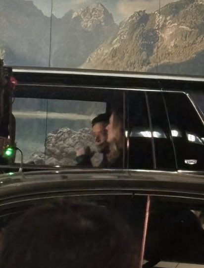 Jacob and Sam (as Louis and Lestat) filming a scene together in a car today! via <a href="/pizzadrienne/">pizza</a> #TVLspoilers