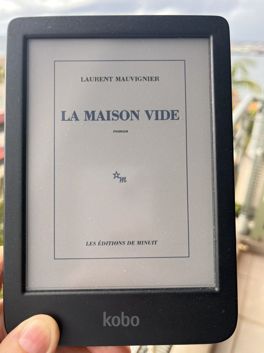 Un grand roman dans lequel le narrateur reconstitue son histoire familiale. En partant d’un arbre généalogique et de quelques récits, il invente, il imagine, il fait des suppositions et des spéculations, bref il écrit une fiction. Une fiction forte et émouvante sur le 20e siècle.
