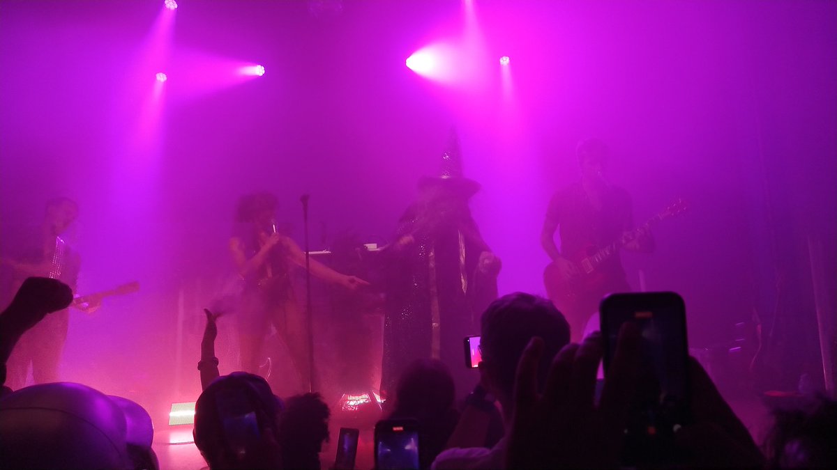 spartytoon's tweet image. Photodump time! From the Sept 16th Portland TWRP show. First off, Los Angeles Power Disco. I TOLD YOU THERE WAS A WIZARD! LAPD invited him on stage to dance with them!