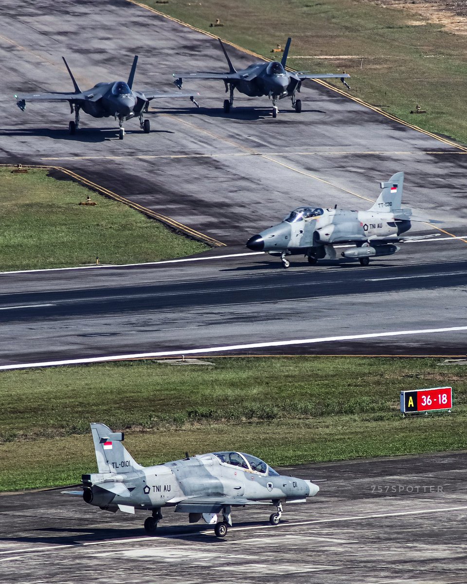 757spotter's tweet photo. ✈️Indonesia Air Force 
✈️British Aerospace Hawk 109
✈️TL-0101
📷Canon 200D II EOS
🌏🇮🇩 Sultan Syarif Kasim II International (PKU/WIBB)

#history #aviation #photograghy https://t.co/wn8U4rI6RD