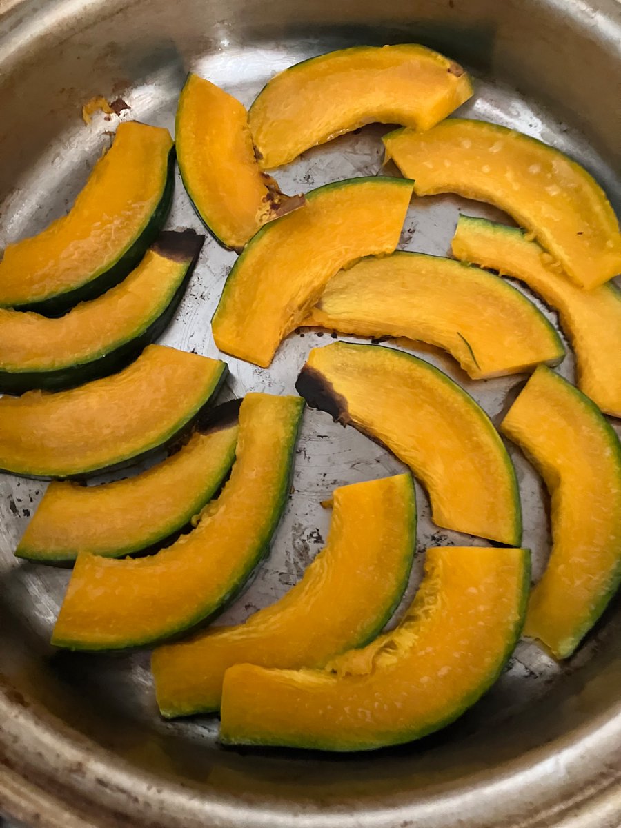 ARTLESS聴きながら、今日のるんるんつくりおき🎵

レンコンチーズ焼き🧀
さつまいもハニー🍠🍯
山芋の梅和え
小松菜お浸し
🍆🫑味噌炒め
蒸し🥦
かぼちゃニンニク焼き
豆苗と🥕サラダ🥗
かぼちゃ煮🎃
🥑🍇🍅🥝サラダ🥗
パプリカマリネ
🥒とワカメの酢の物
けんちん汁

#つくりおき
#岩田剛典